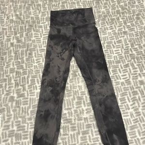 Lululemon wonder trains in size 2